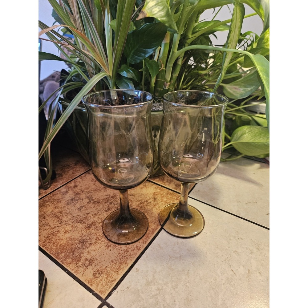 Set (2)  Vintage Accent Barware Wine Glasses brown